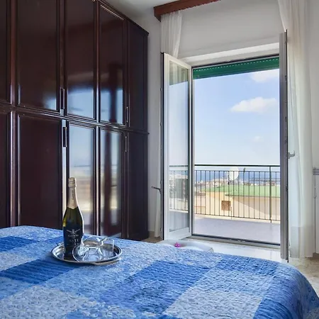 Panoramic Penthouse With Breathtaking Views & Large Private Terrace In Center Apartamento Sorrento