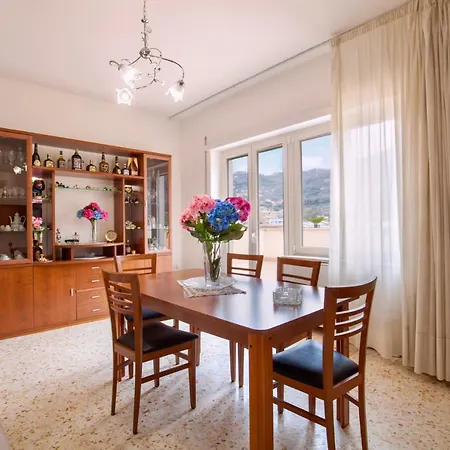 Attico Panoramico In Centro アパート ソレント